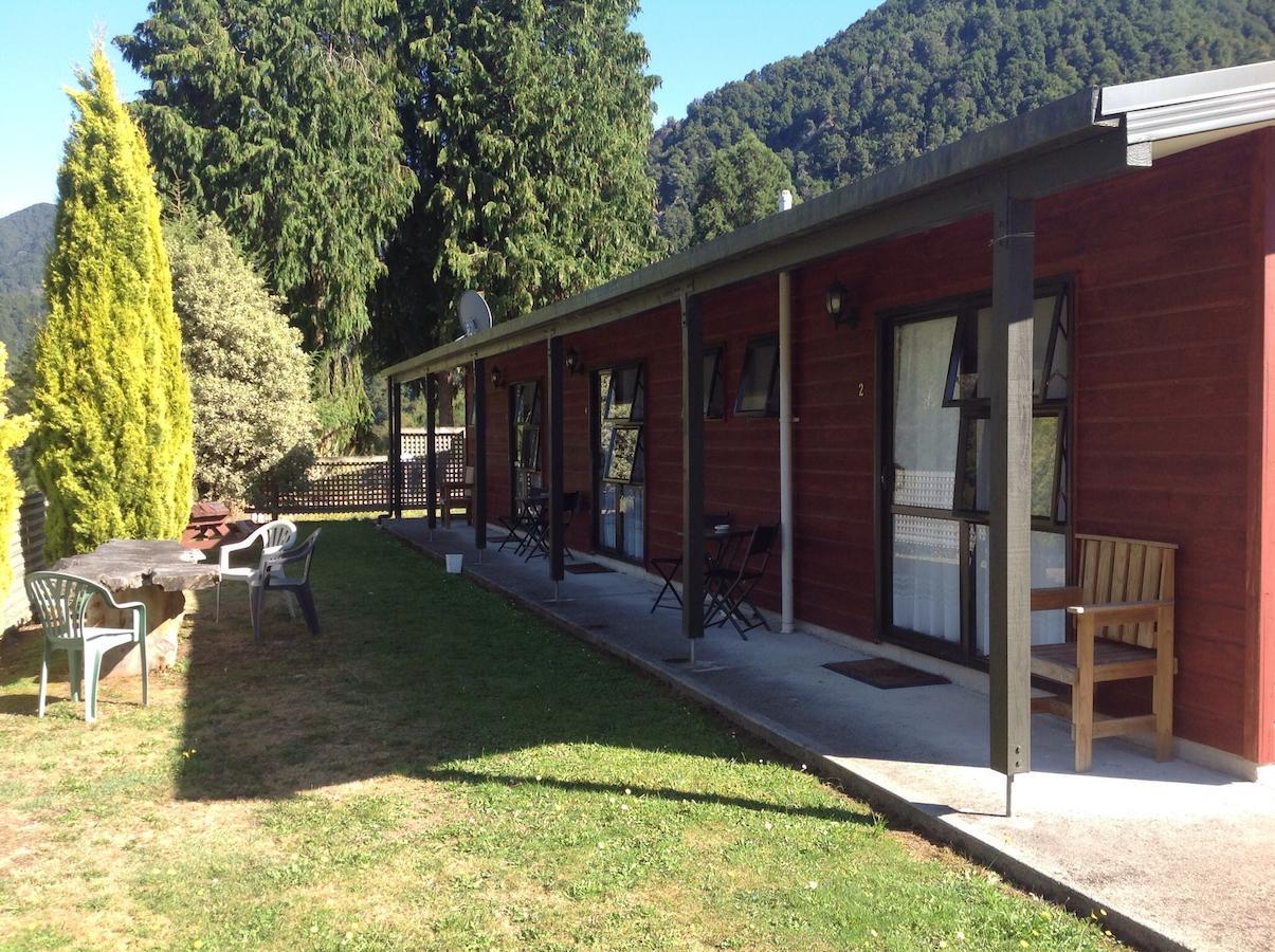Owen River Tavern&Motels Eksteriør bilde