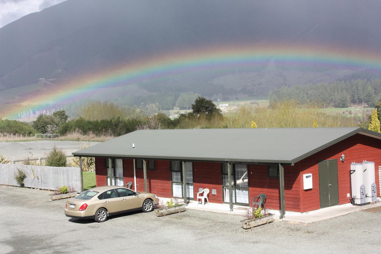 Owen River Tavern&Motels Eksteriør bilde