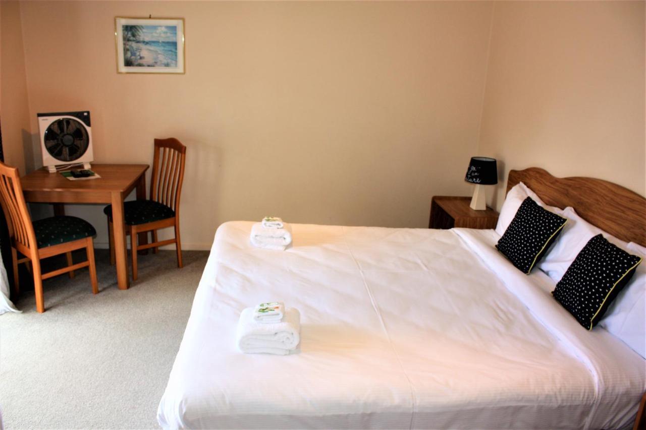 Owen River Tavern&Motels Eksteriør bilde