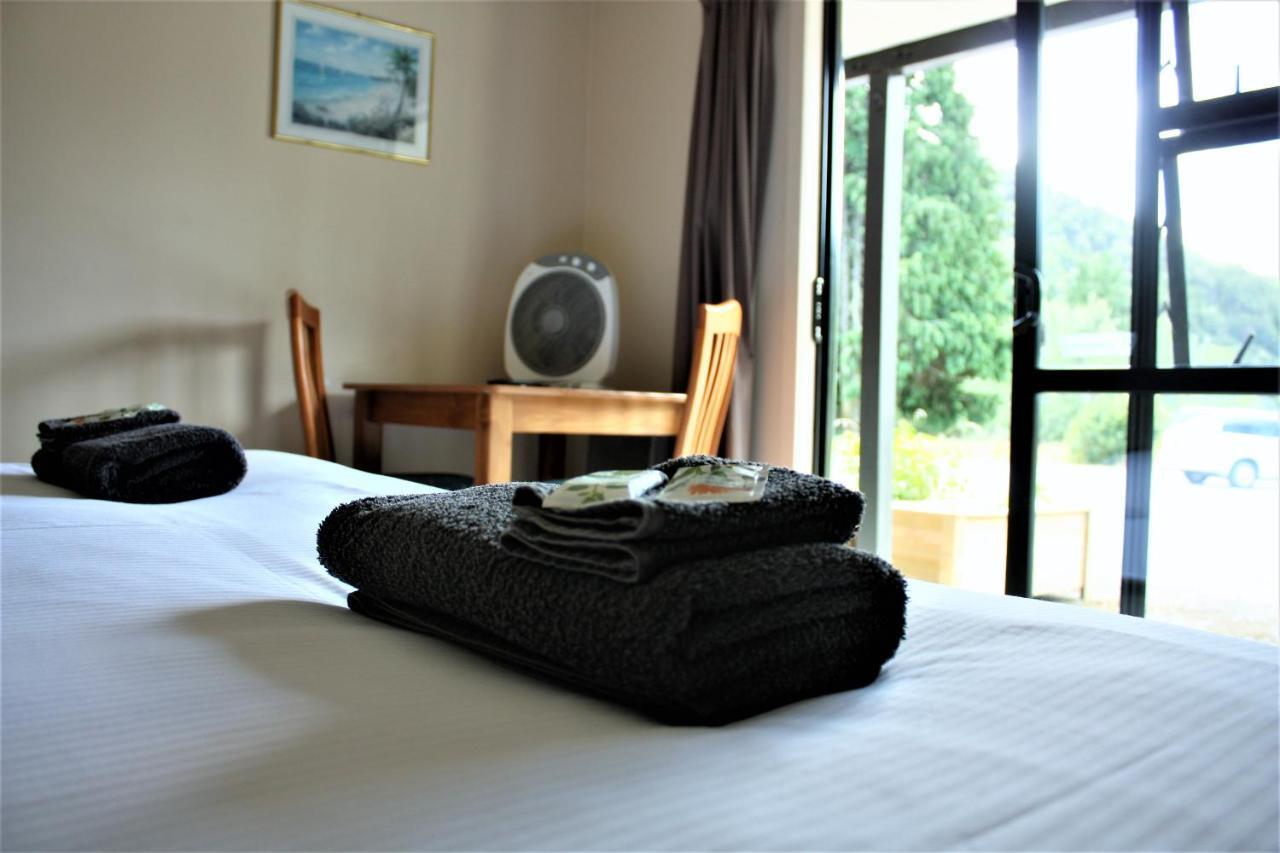 Owen River Tavern&Motels Eksteriør bilde